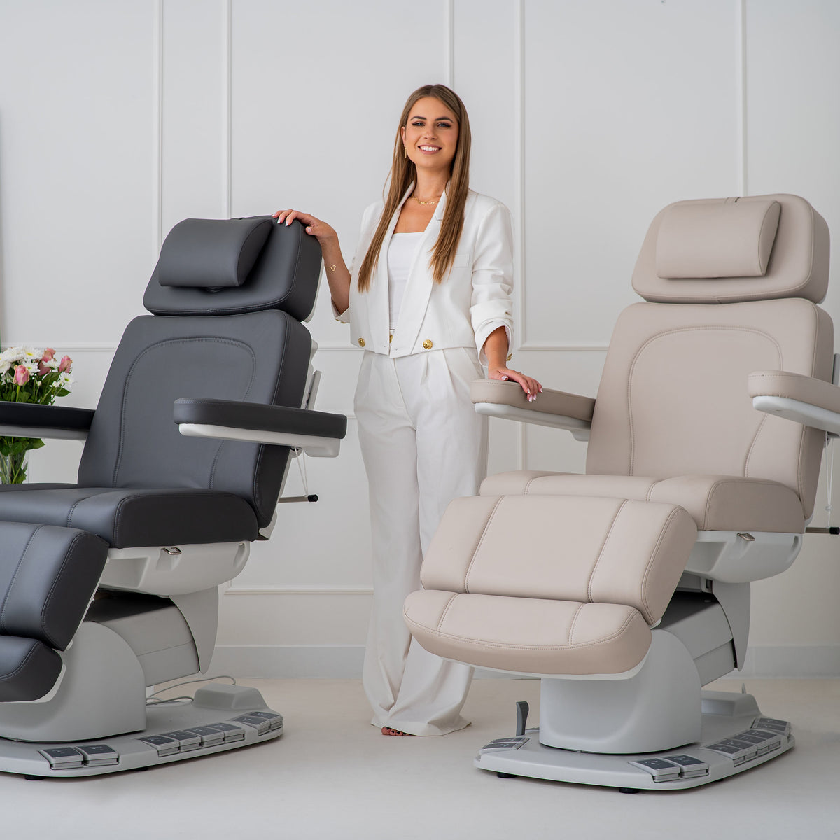 Evia Pro Graphite – premium electric beauty chair, 4 motors